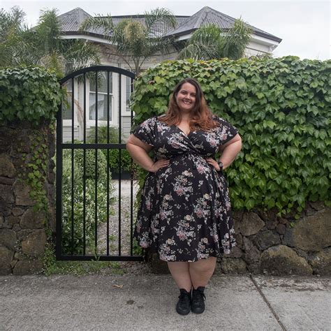 plus size blogger meagan kerr wears lady voluptuous floral
