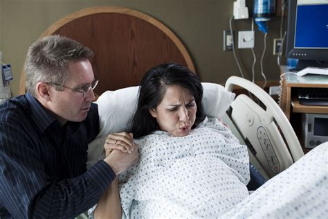 10 Ways To Comfort A Woman Giving Birth