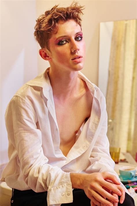 Pin By Jen Short On Beauty Queer Fashion Gender Fluid Fashion Troye