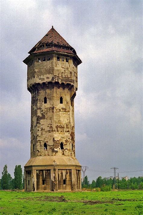 water towers towers converted  homes images  pinterest water tower tours