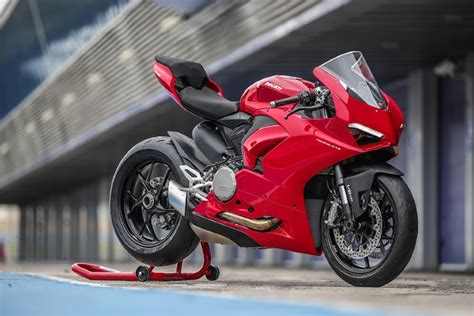 ducati panigale  launched  india priced  rs  lakh