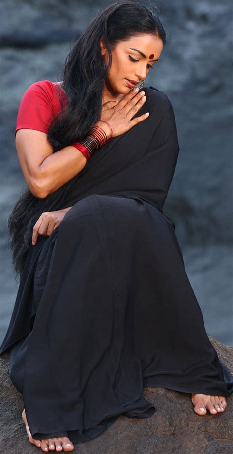 Swetha Menon Hot Black Saree In Thaaram Movie Stills