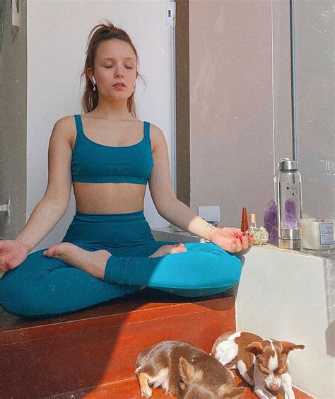 Larissa Manoela Faz Meditação E Reflete Escolhi Ser A Melhor Versão