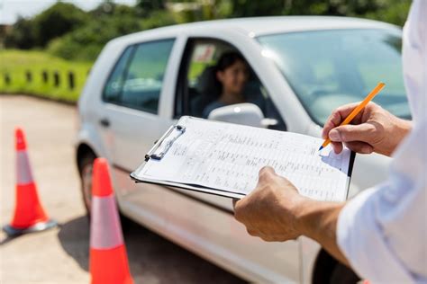 common mistakes  avoid   driving test iniwoonet