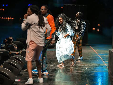coachella 2018 cardi b performs with migos and gets