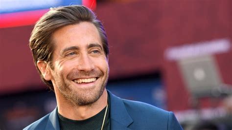 Jake Gyllenhaal Sings “a Love Song For Quarantine” In Viral Monologue