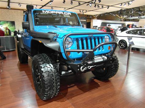 blue jeep   display   showroom