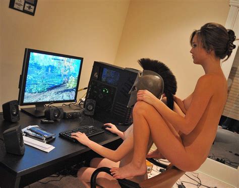 Girls Playing Skyrim Naked [nsfw] Imgur