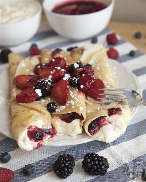 berries and cream crepes