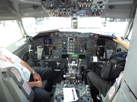 jetcom boeing   cockpit flight deck boeing plane airline