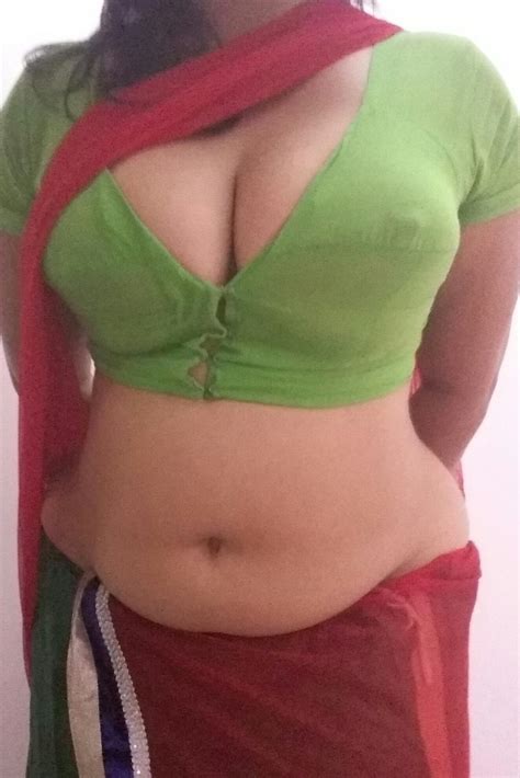 indian aunty cleavage sexy beautiful bhabhi big boobs hot nipples