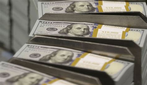 Russian Lawmaker Wants To Outlaw U S Dollar Calls It A Ponzi Scheme