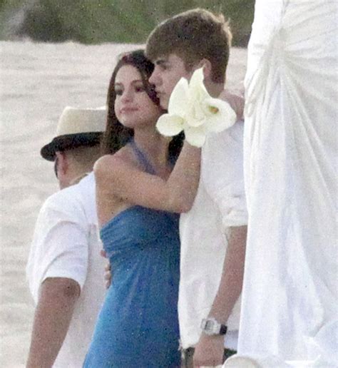 Justin Bieber Gives Selena Gomez A Pre Engagement Ring