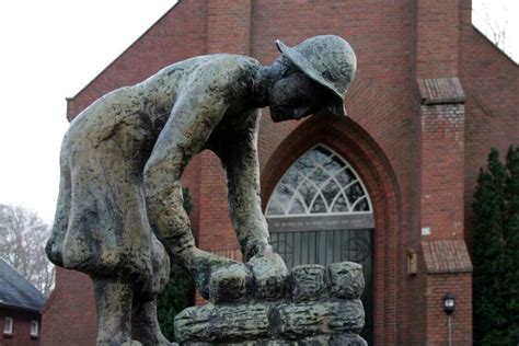 historische wandeling met thema  de voetsporen van de domeneer van turfland klazienaveen