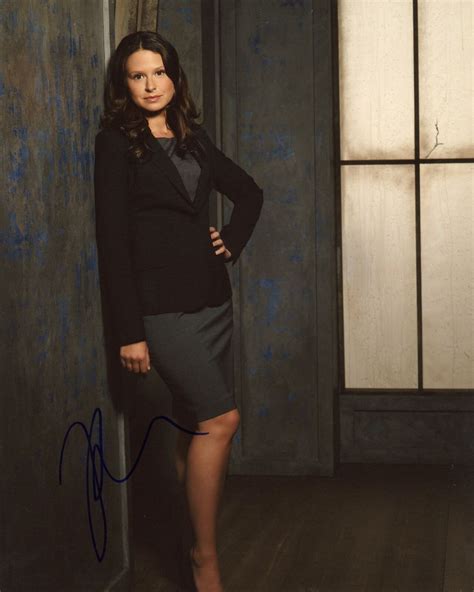 Katie Lowes Scandal Autograph Signed 8x10 Photo B Collectible