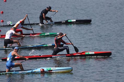 differences  olympic canoe  kayak