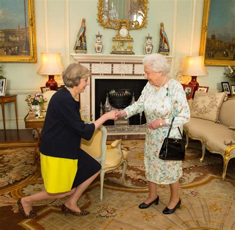 brexit boris johnson bring die queen  bedraengnis welt
