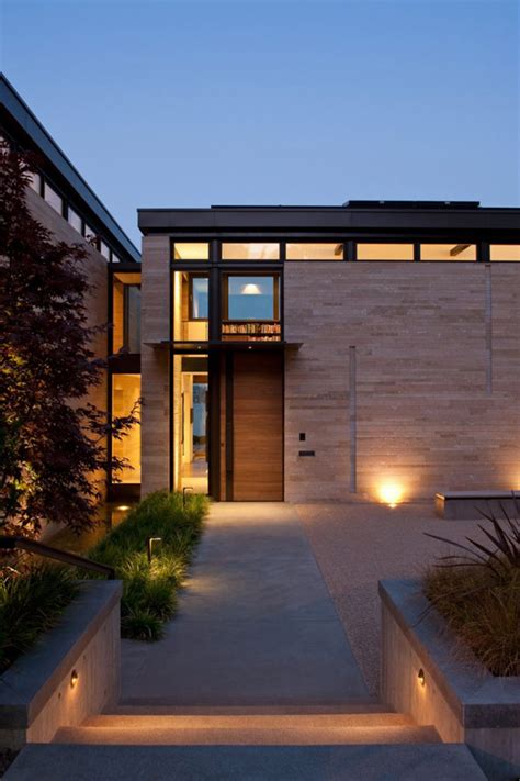 washington park hilltop residence incorporates fluid form  contemporary charm