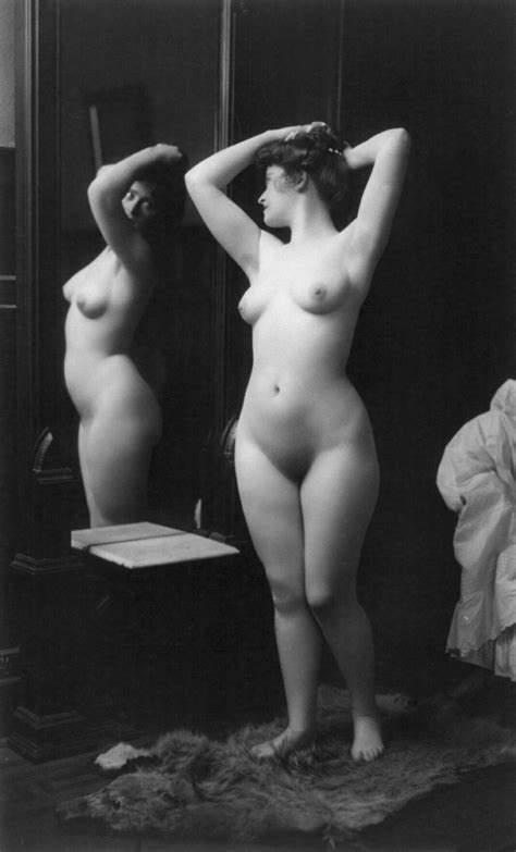 Vintage Retro Nude Women
