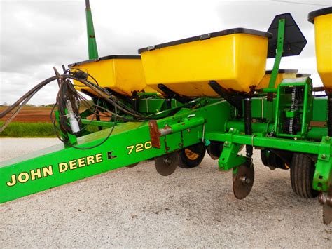 jd  rn maxemerge  planter  row precision units insect dry fert lights  exc