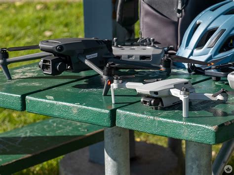 dji mavic   dji mini  drone showdown