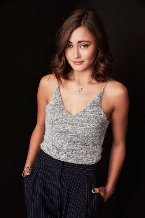 Heavenly Bodies — Ella Purnell In 2020 Fashion Style Celebrity Style