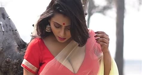 bengali maria aunty hot open cut blouse transparent saree visible zee