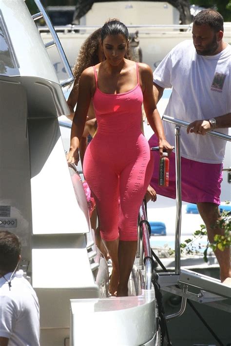 Kim Kardashian On A Yacht In Miami 08 16 2018