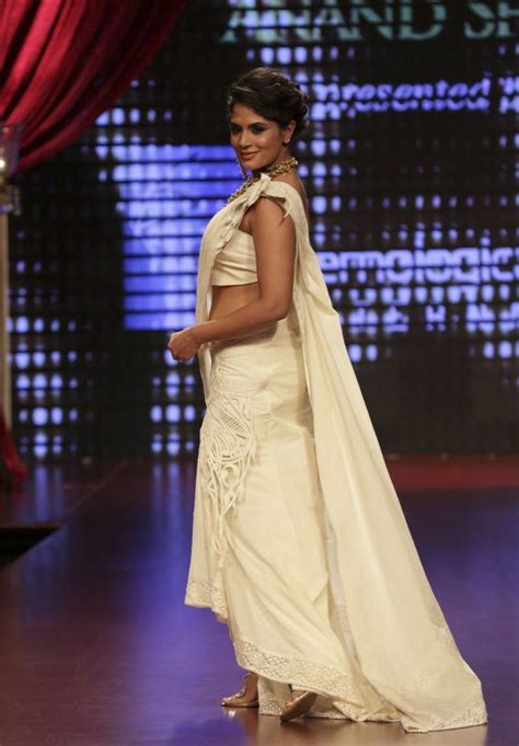 richa chadda walks the ramp for anand shah at iijw 2015 indian girls villa celebs beauty