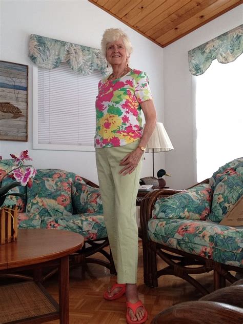 Older Women Capri Pants Girl Style Fashion Swag Moda Capri