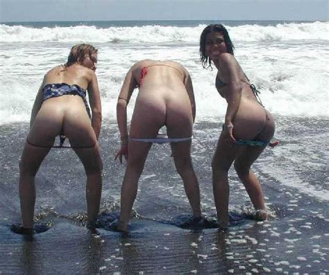 Mooning Girls On The Beach Imgur