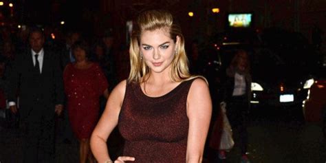 Kate Upton S Dowdy Dress Makes Us Miss Her Bikinis Photos Huffpost