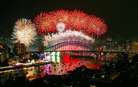 This New Years Eve Celebration Fireworks Light Up Harbour Bridge And