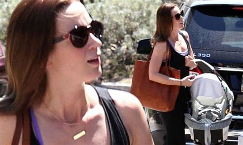 who needs the gym emily blunt gives her arms a good workout as she carries daughter hazel in