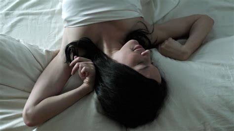 nude video celebs alexis knapp sexy the dorm 2014