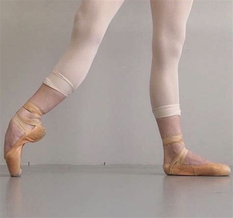 that arch 😧😍😍😍 pies de bailarina fotografía de ballet pies de ballet