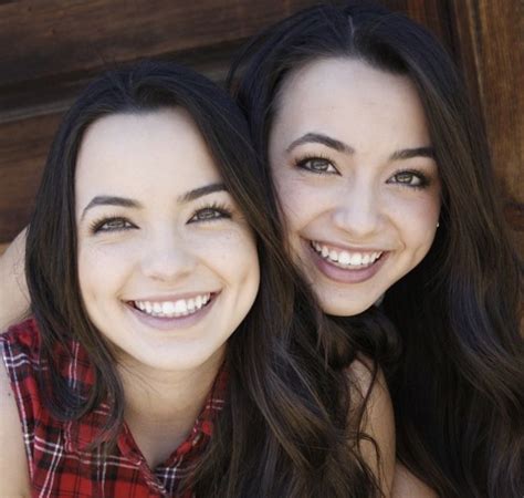 Pin By B On Merrelltwin Merrell Twins Merell Twins Veronica And Vanessa