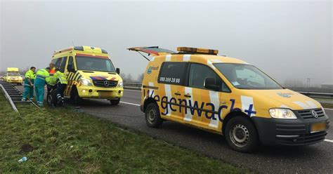 anwb helpt ambulance met lekke band steenwijkerland destentornl