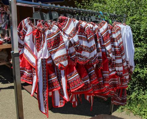 traditionele roemeense kleren stock afbeelding afbeelding bestaande uit kleding lacy