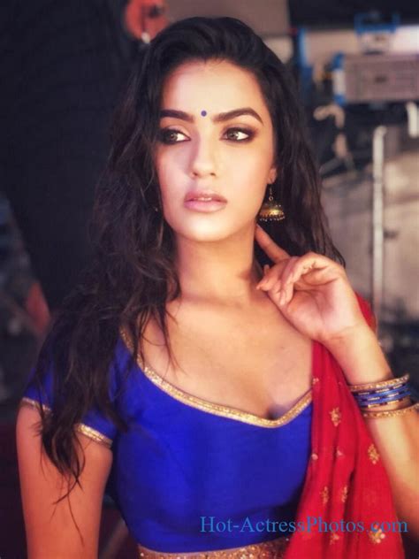kavya thapar hot photos in saree hot actress photos