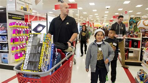 walmart target seize on first shopping season without toys r us