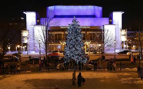 milwaukee kicks  holiday season  tree lighting festivities downtown