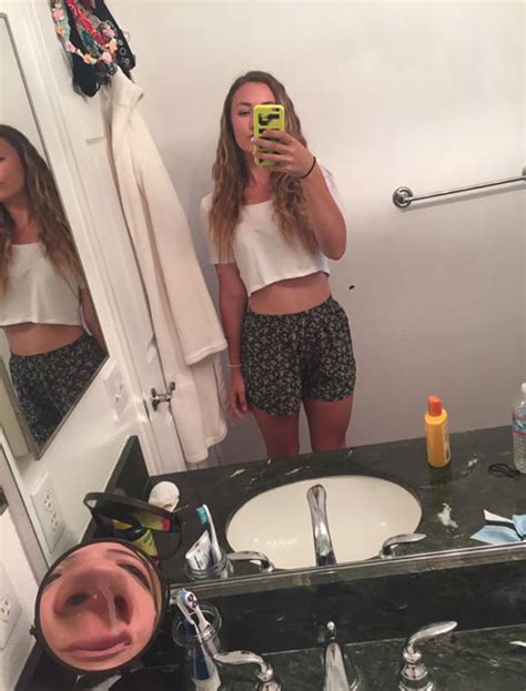35 Worst Selfie Fails From People Who Forgot To Check