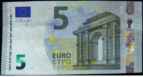 euro    issue  euro signature mario draghi european union banknote
