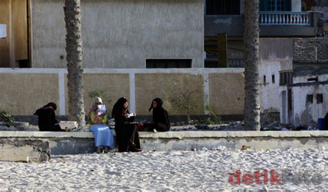 Gambar Wanita Berhijab Di Tepi Pantai Foto Cewek Cantik