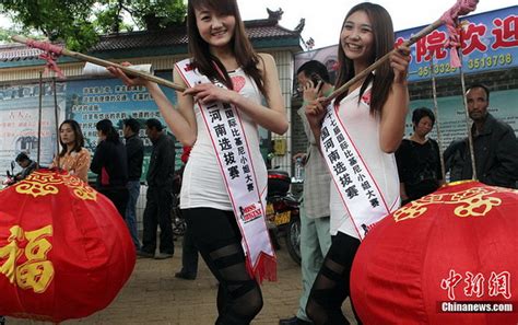Miss Bikini Beauties Experience Traditional Wedding In Henan People S