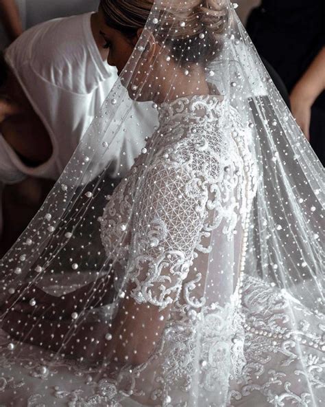 18 romantic wedding photo ideas to take with your bridal veil