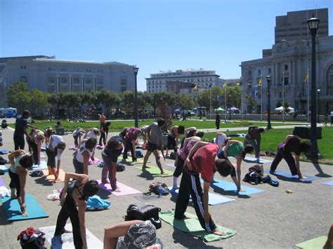 outdoor yoga class city hall san francisco