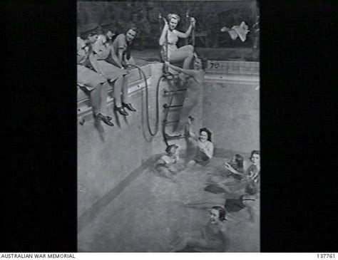 Melbourne Vic 1943 01 29 Servicewomen Cooling Off In A Partly Filled