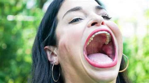 samantha ramsdell wins guinness record for the world s largest mouth